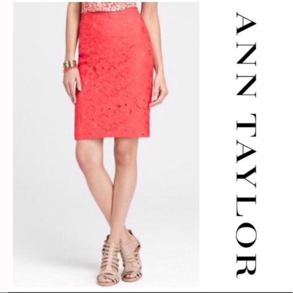 💋2/$25💋Ann Taylor Floral Lace Pencil Skirt